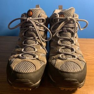 Women’s hiking shoes